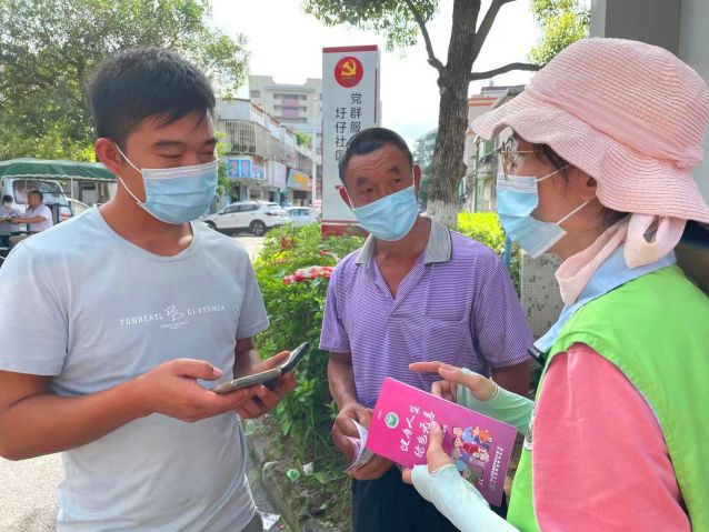“全民抗疫·守護廣東”——支援抗疫，三鄉(xiāng)禁毒社工在行動照片2.jpg