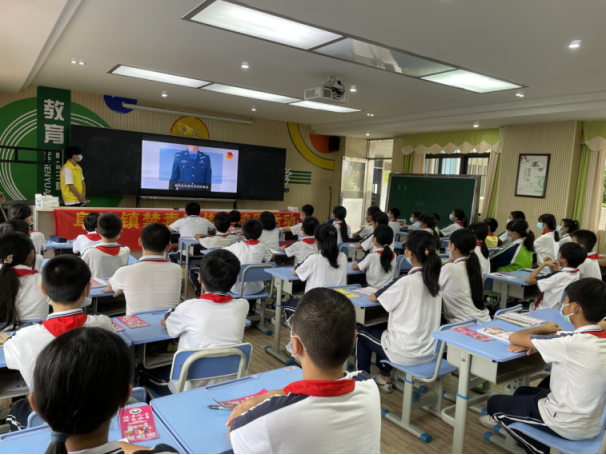 阜沙鎮(zhèn)禁毒信息〔2022〕第260期--【禁毒攻堅】“護(hù)航青春助成長”—阜沙羅松小學(xué)開展禁毒宣講活動