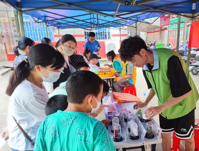 三鄉(xiāng)鎮(zhèn)開(kāi)展“親子游園樂(lè)融融，大手小手齊禁毒“宣傳活動(dòng)圖片2.jpg