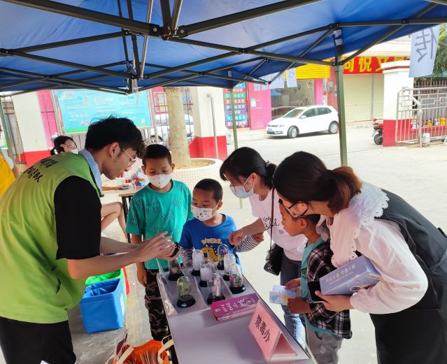 三鄉(xiāng)鎮(zhèn)開(kāi)展“親子游園樂(lè)融融，大手小手齊禁毒“宣傳活動(dòng)圖片3.jpg
